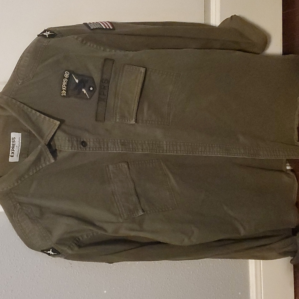 Large Express Buttoned Up